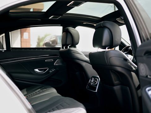 Used 2019 Mercedes-Benz S 560 Sedan w/ AMG Line Exterior image 20