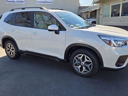 Used 2020 Subaru Forester Premium image 6