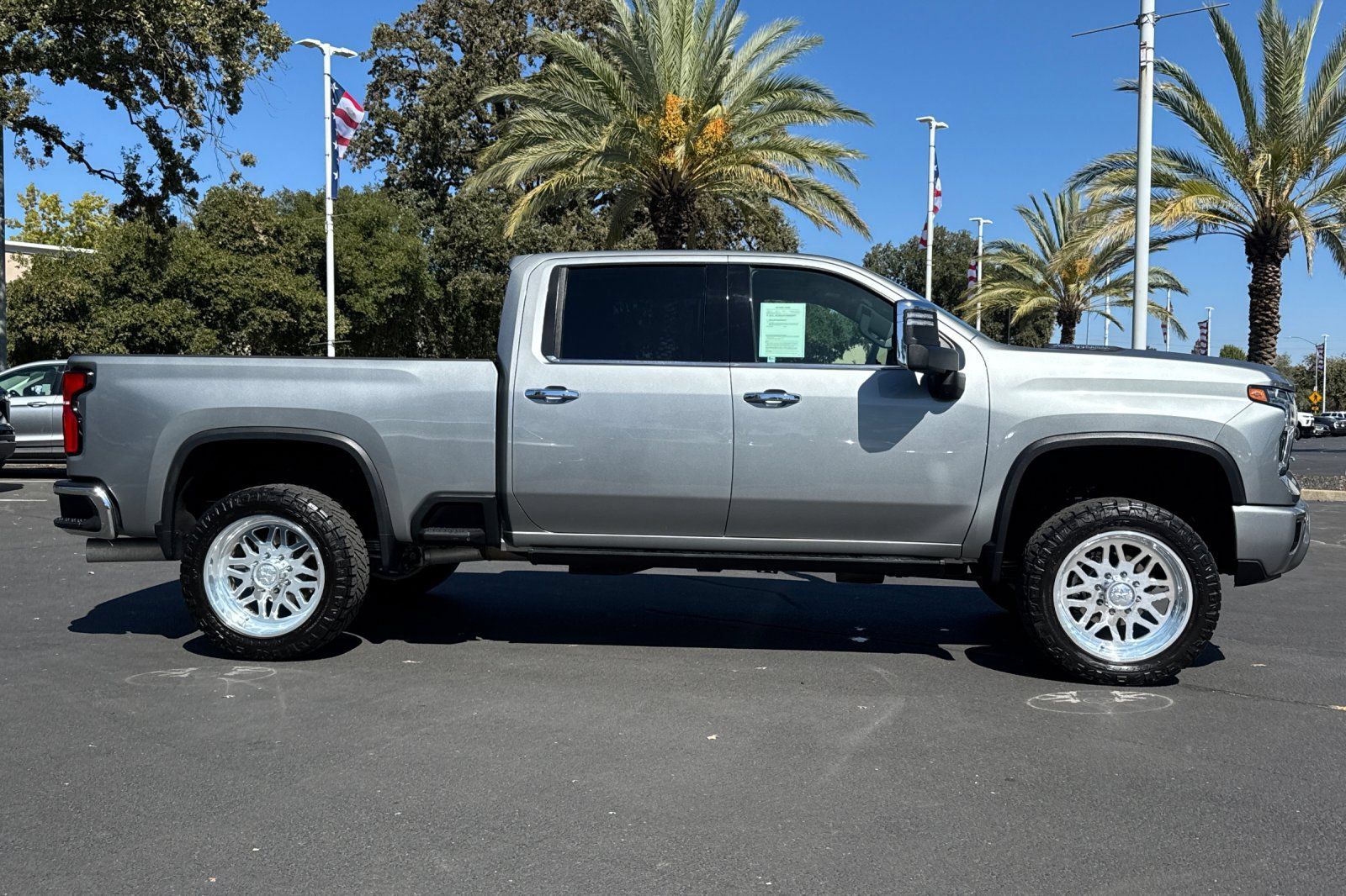 Used 2024 Chevrolet Silverado 2500 LTZ w/ LTZ Convenience Package AWD/4WD image 2