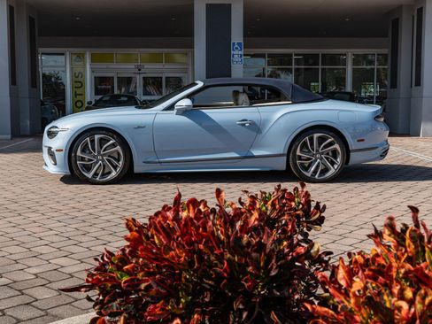 Used 2025 Bentley Continental GT Speed image 40