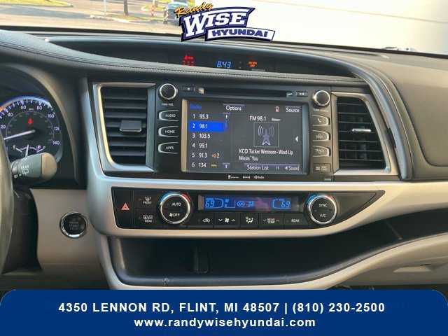 Used 2019 Toyota Highlander XLE FWD image 24
