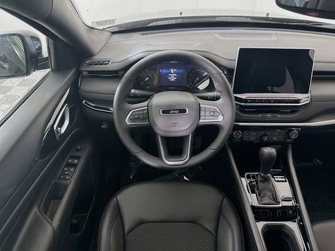 New 2026 Jeep Compass Latitude image 20