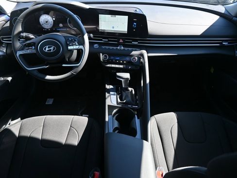 Used 2025 Hyundai Elantra SEL w/ Cargo Package image 14