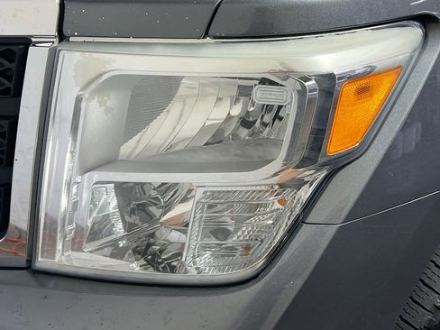 Used 2017 Nissan Titan SV RWD image 11