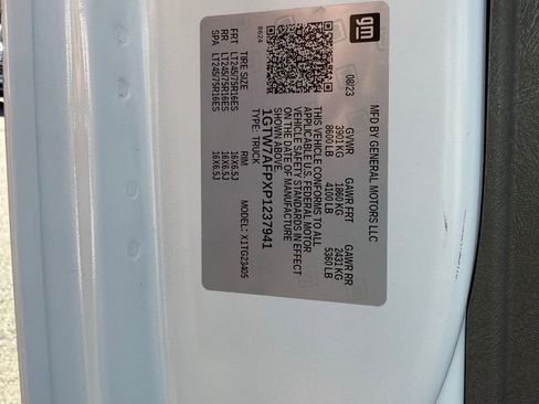 Used 2023 GMC Savana 2500 w/ Driver Convenience Package image 31