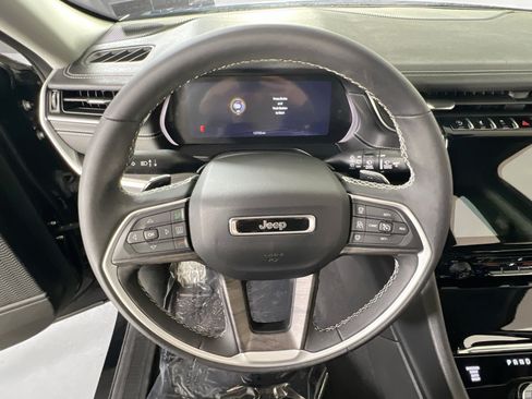 Used 2023 Jeep Grand Cherokee Limited AWD/4WD image 11