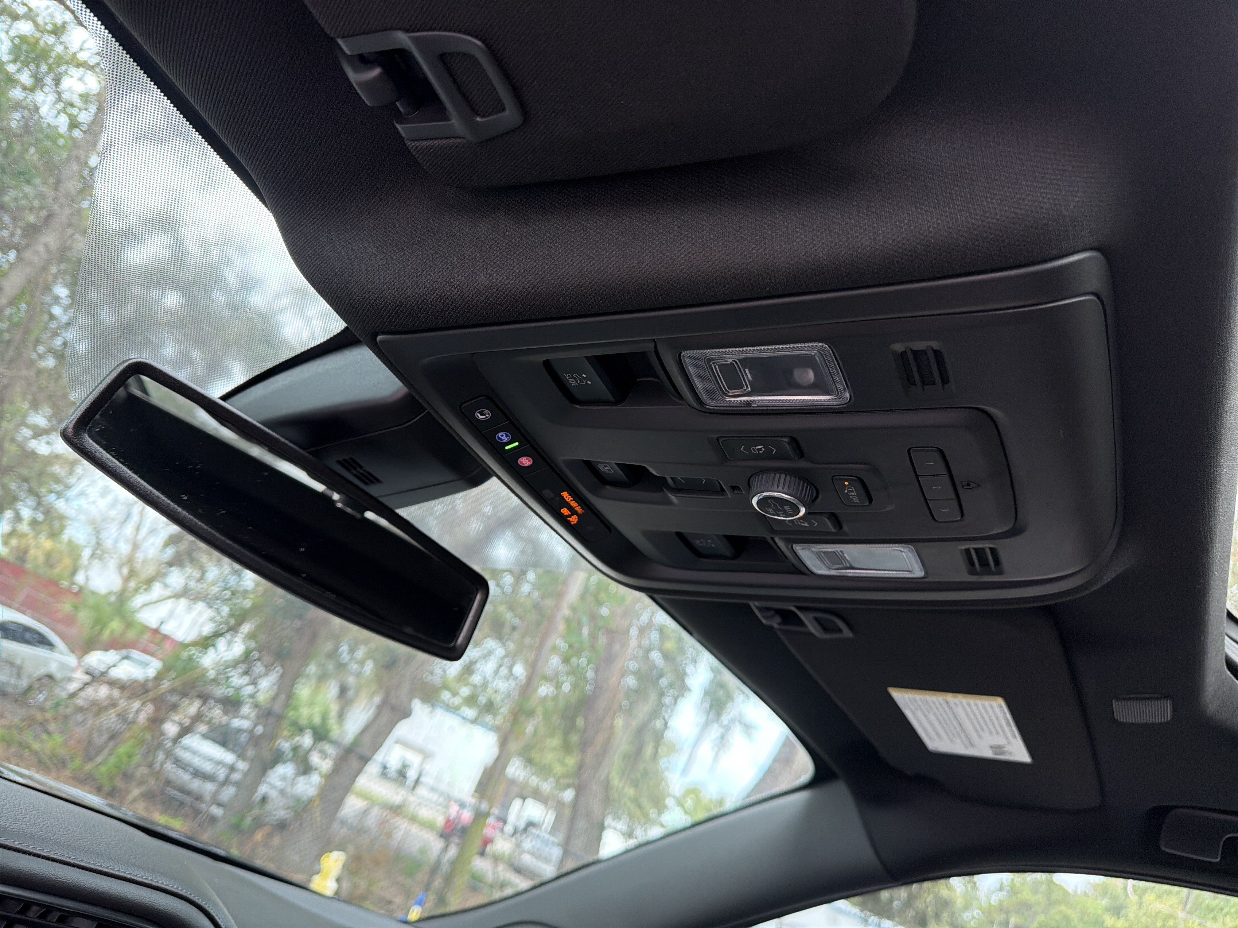 Used 2022 GMC Yukon Denali RWD image 30