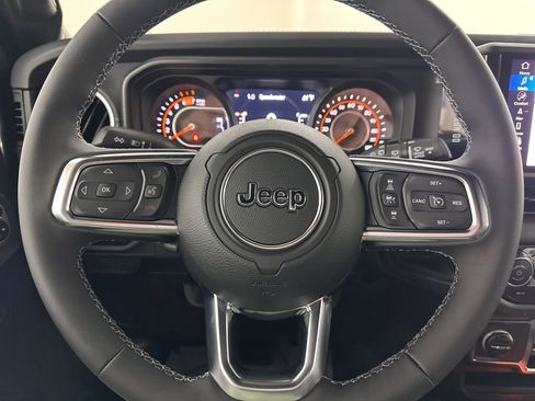 New 2026 Jeep Wrangler Unlimited Sahara AWD/4WD image 30
