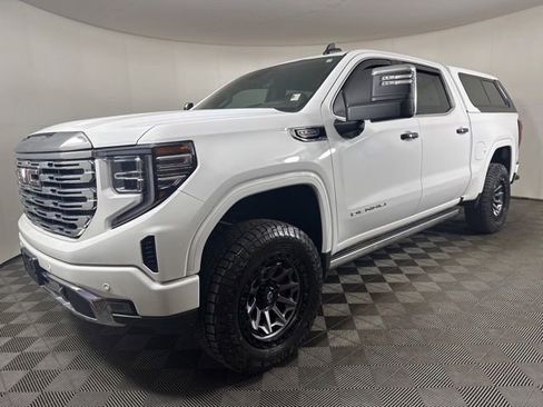 Used 2022 GMC Sierra 1500 Denali w/ Denali Reserve Package AWD/4WD image 8