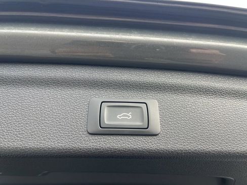 Used 2025 Audi Q3 2.0T Premium image 16