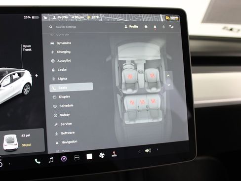 Used 2021 Tesla Model Y Long Range image 18