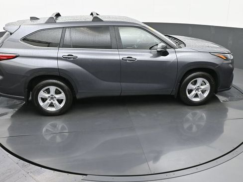 Used 2023 Toyota Highlander LE FWD image 31