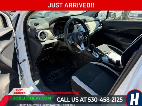 Used 2022 Nissan Versa SV FWD image 5