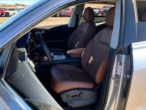 Used 2022 Audi Q8 Premium image 7