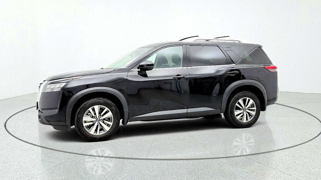 Used 2025 Nissan Pathfinder SL AWD/4WD image 8