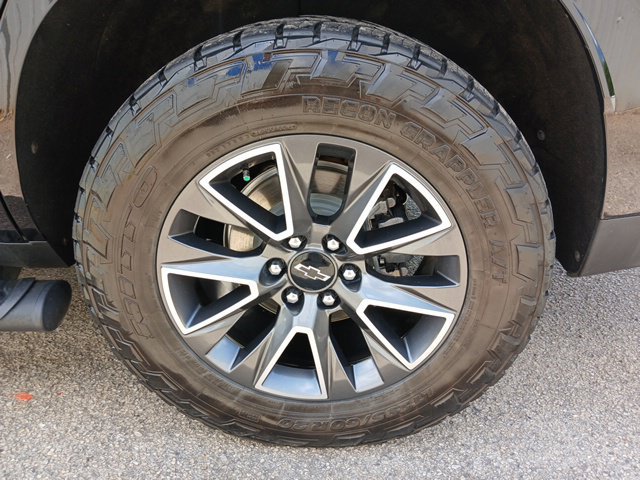 Used 2024 Chevrolet Tahoe Z71 w/ Luxury Package AWD/4WD image 65