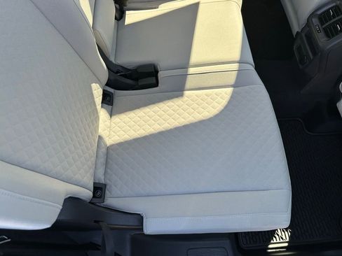 Used 2020 Volkswagen Tiguan S image 18