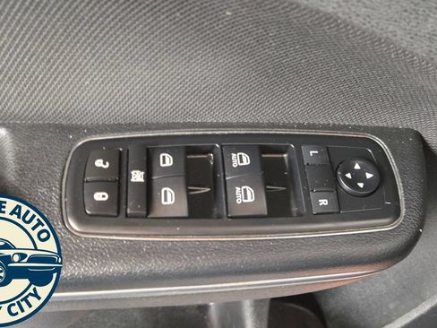 Used 2018 Dodge Charger SXT RWD image 23