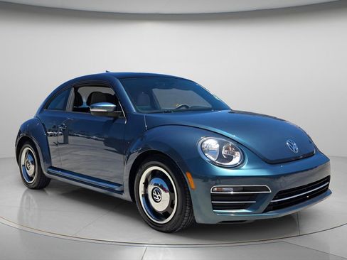 Used 2018 Volkswagen Beetle 2.0T Coast FWD image 9