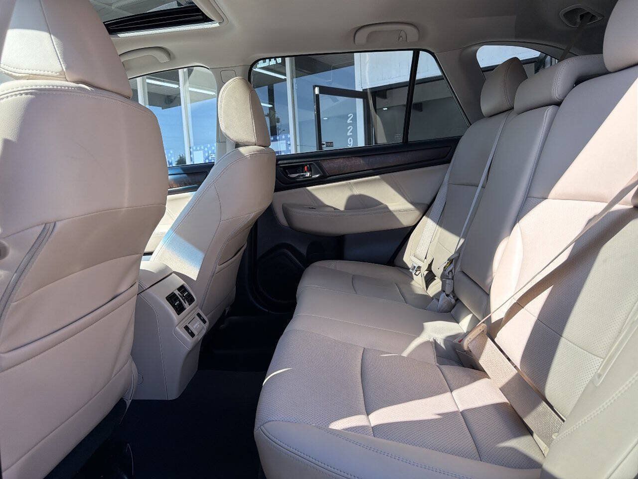 Used 2018 Subaru Outback 2.5i Limited AWD/4WD image 25