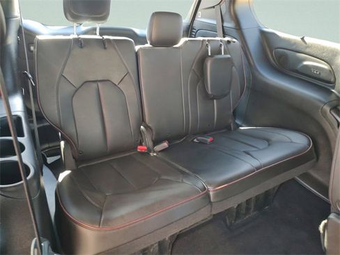 Certified 2020 Chrysler Pacifica Limited image 36