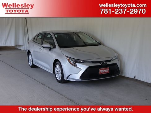 Used 2024 Toyota Corolla LE w/ LE Convenience Package FWD image 1