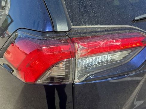 Used 2020 Toyota RAV4 XLE Premium image 34