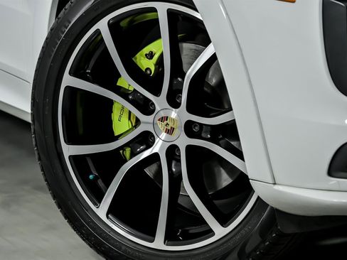 Used 2019 Porsche Cayenne E-Hybrid image 4