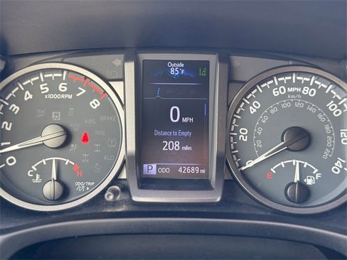 Used 2020 Toyota Tacoma TRD Off-Road image 11