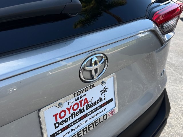 Used 2021 Toyota RAV4 LE FWD image 16