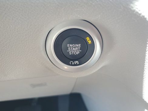 Used 2024 Chrysler Voyager LX image 27