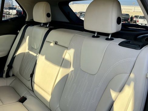 Used 2024 Buick Encore GX Avenir image 33