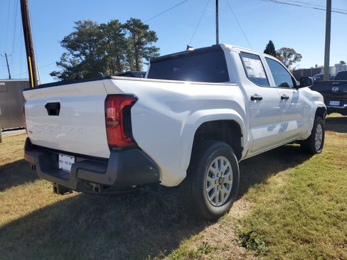 Used 2025 Toyota Tacoma SR image 6