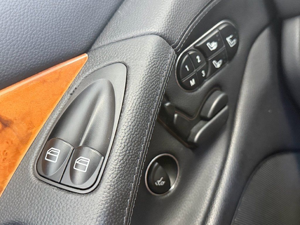 Used 2009 Mercedes-Benz SL 550 image 27