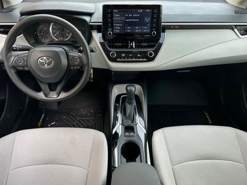 Used 2022 Toyota Corolla LE image 12