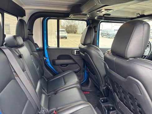 Used 2022 Jeep Gladiator Mojave w/ Cold Weather Group image 11
