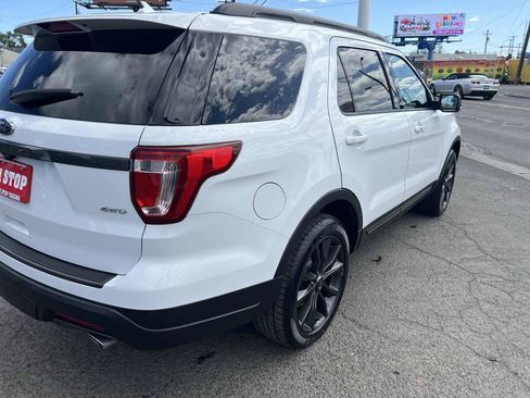 Used 2018 Ford Explorer XLT w/ Equipment Group 202A AWD/4WD image 5