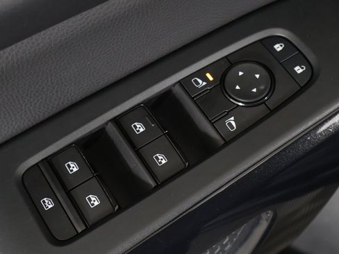 Used 2024 Nissan Pathfinder S image 35