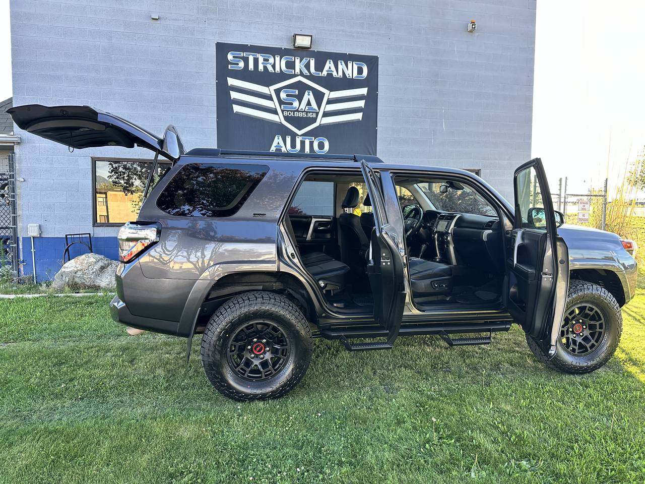 Used 2023 Toyota 4Runner SR5 Premium w/ Moonroof Package AWD/4WD image 28