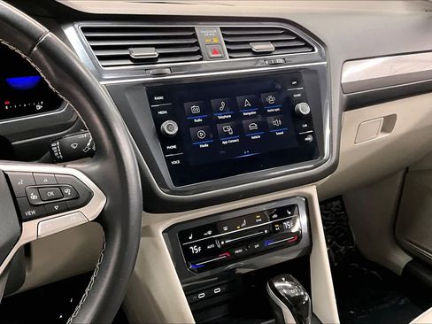Used 2022 Volkswagen Tiguan SE image 9