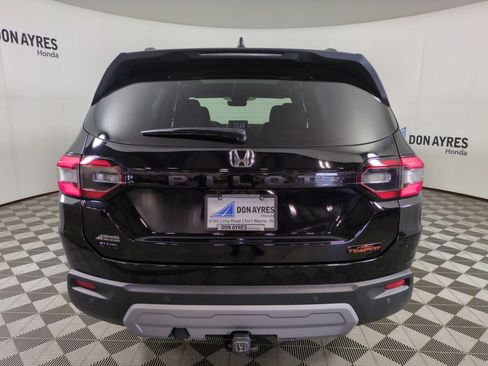 Certified 2025 Honda Pilot TrailSport image 5