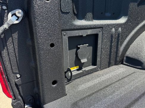 Used 2025 Ford F150 Lariat AWD/4WD image 17
