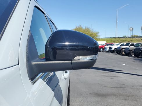 Certified 2025 Ford Expedition Max Platinum image 4