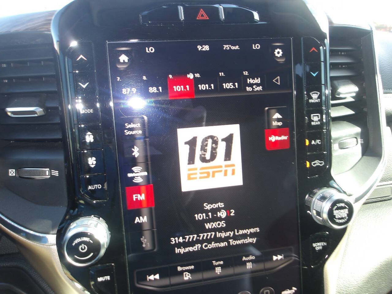 Used 2019 RAM 1500 Laramie AWD/4WD image 18