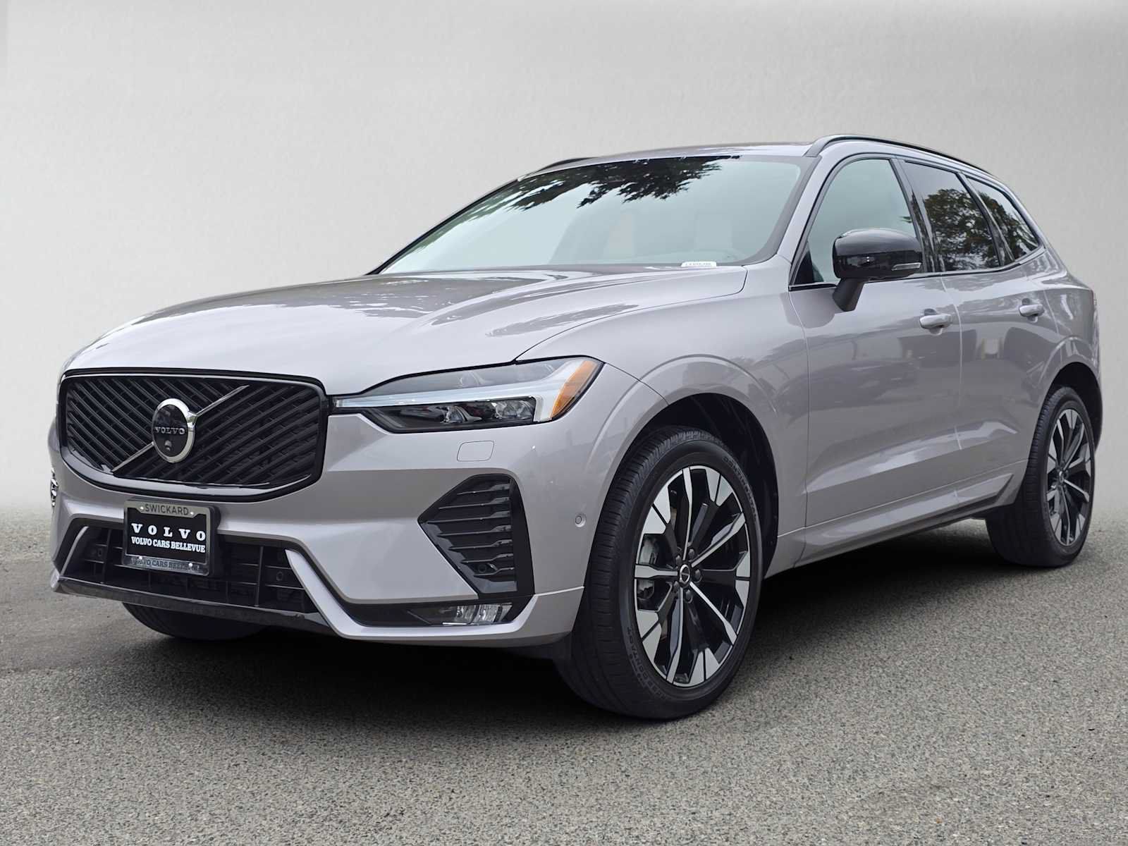 Used 2026 Volvo XC60 B5 Plus w/ Climate Package AWD/4WD image 7