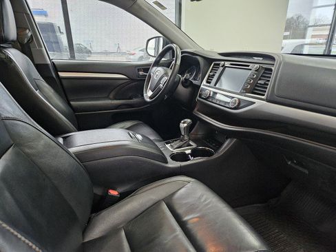 Used 2016 Toyota Highlander XLE image 15