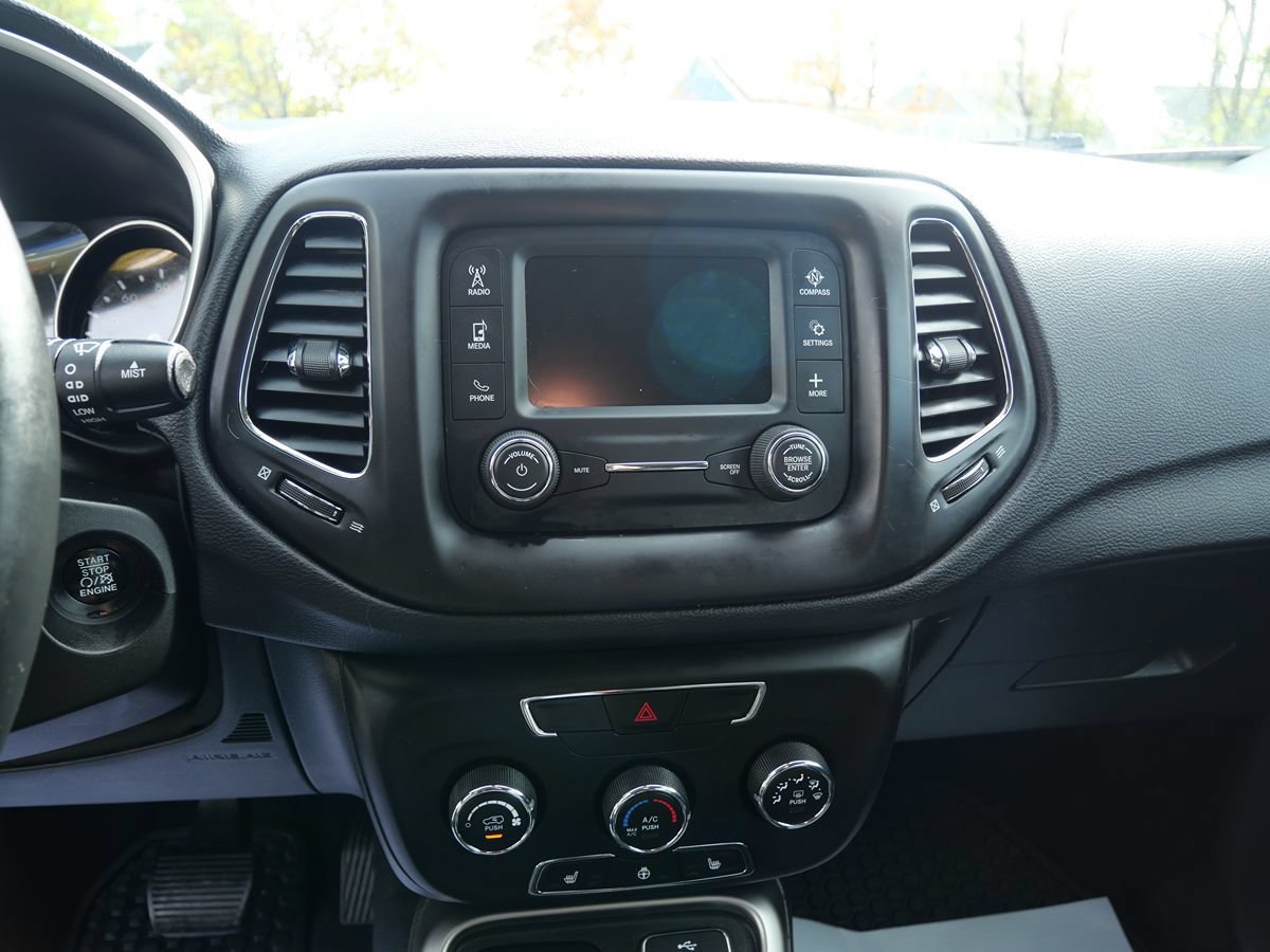 Used 2018 Jeep Compass Latitude w/ Cold Weather Group AWD/4WD image 13