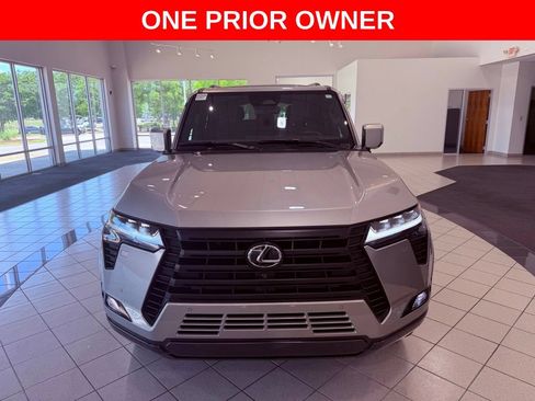 Used 2024 Lexus GX 550 w/ Accessory Package (2T) AWD/4WD image 2