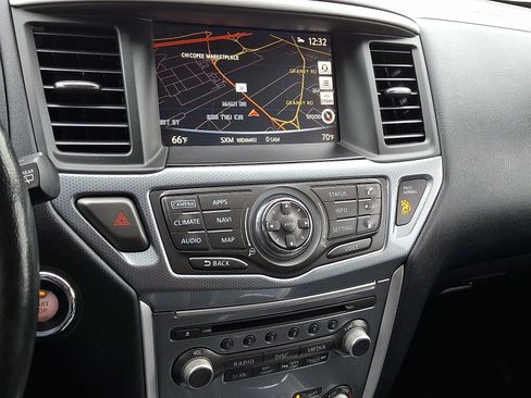 Used 2019 Nissan Pathfinder SL AWD/4WD image 18