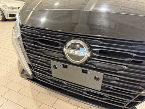 Used 2024 Nissan Altima 2.5 SV FWD image 2